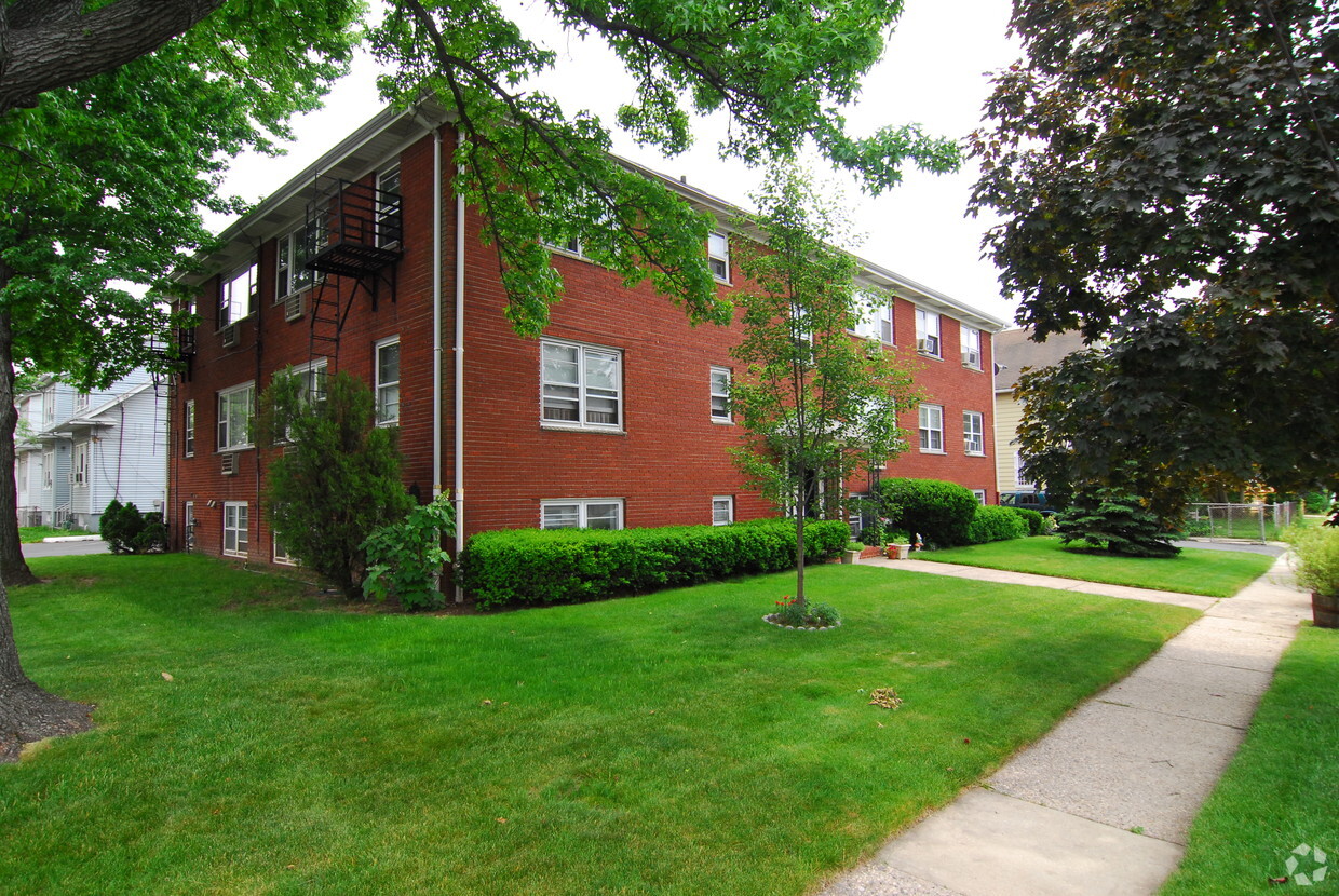 Building Exterior - 103 Myrtle St