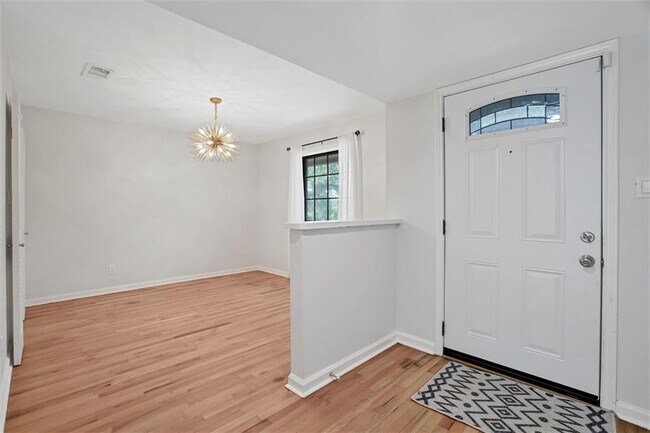 Building Photo - 8827 Mountain Path Cir