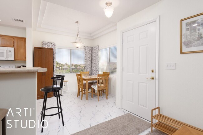 Foto del edificio - 2-bedroom 2-bathroom upstairs condo fully ...
