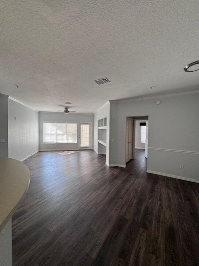 Building Photo - Second floor, 2/2 updated unit, available now!