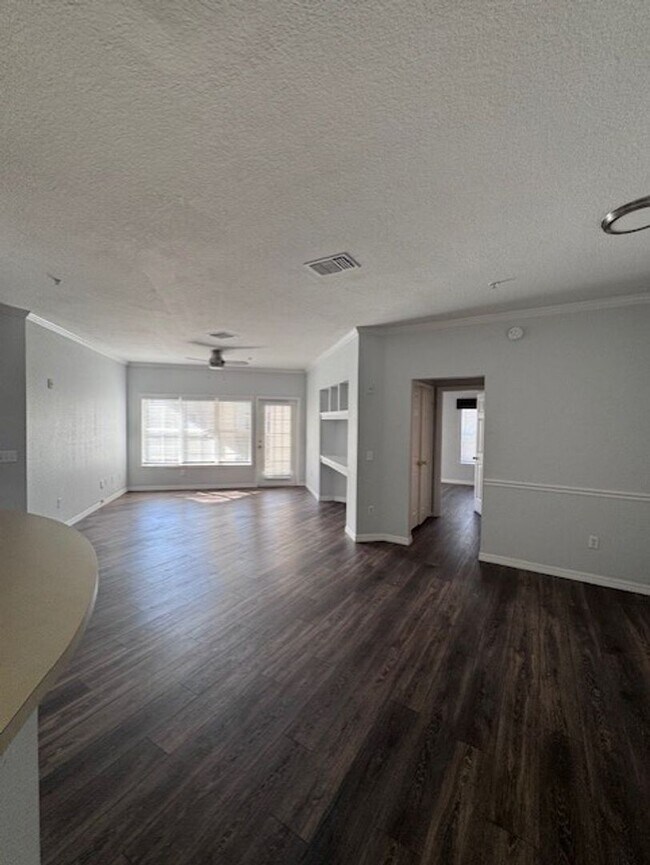 Foto del edificio - Second floor, 2/2 updated unit, available now!