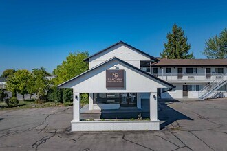 Building Photo - 7701 Lundy's Ln