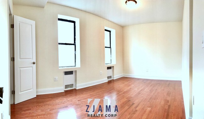 Foto del edificio - 715 Saint Marks Ave