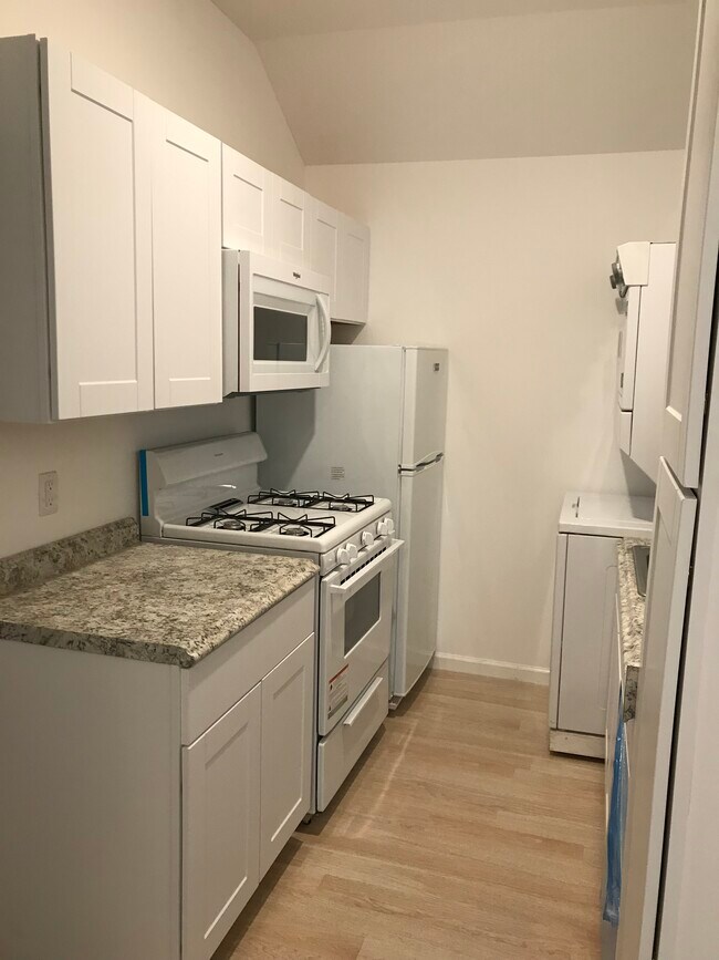 Building Photo - 15602 Cypress Garden Dr
