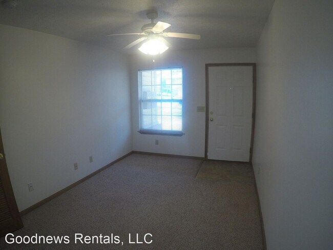 Foto del edificio - 2 br, 1 bath Apartment - 1102 Holloway St