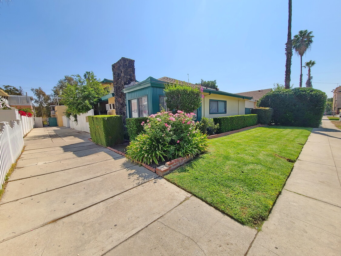 Building exterior - 6654 Wilkinson Ave