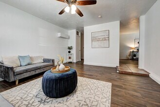 Building Photo - 2124 Marshall Dr