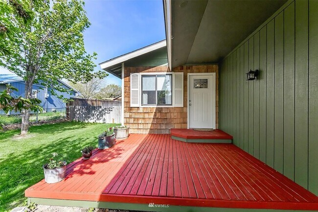 Building Photo - 1304 N Cora St