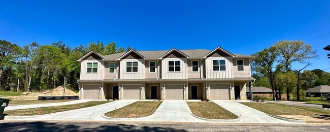 Building Photo - 16111 Pawnee Dr
