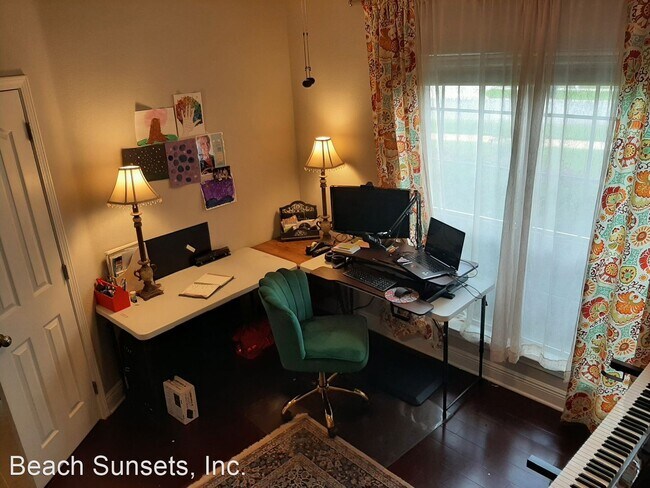 Building Photo - 3 br, 2 bath House - 554 Camellia Ct