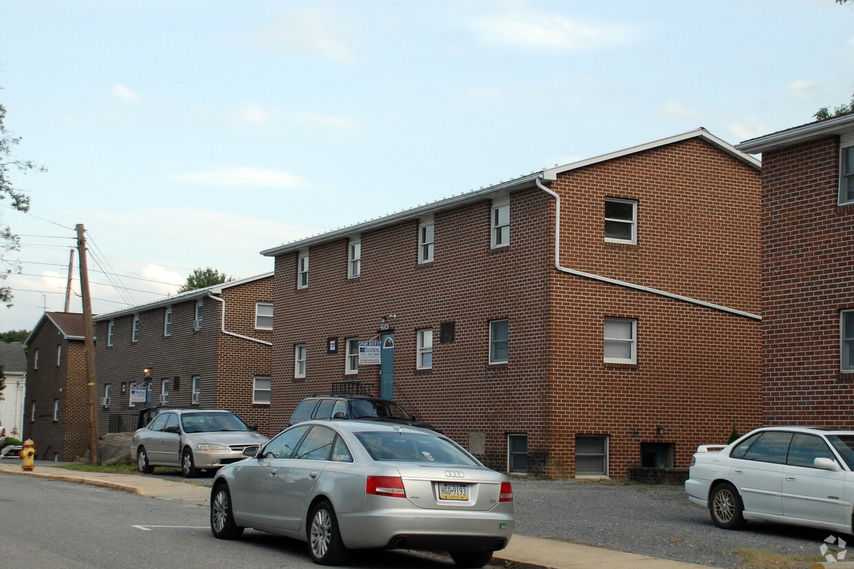204 High St, Shippensburg, PA 17257 Apartments in Shippensburg, PA