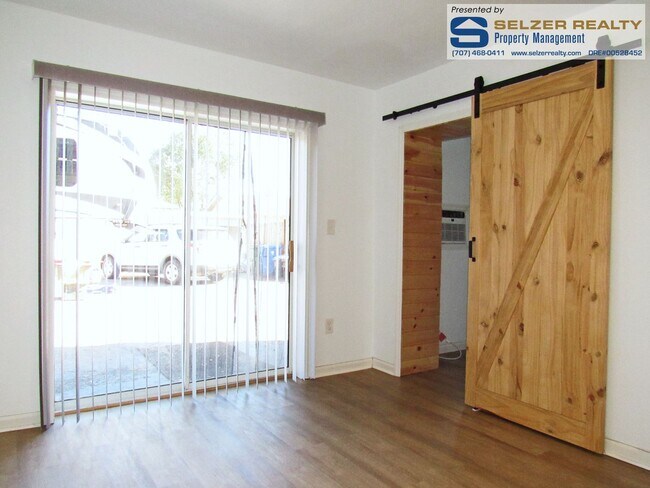 Foto del edificio - 806 Grove Ave