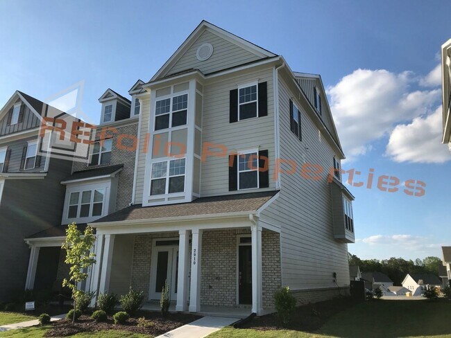 Building Photo - Luxury 3 Story 4 Bedroom, 3.5 Bath Townhom...
