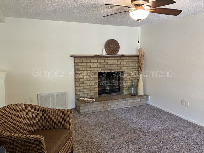 Building Photo - 1412 Del Norte Dr
