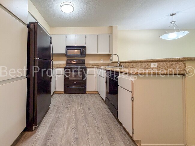 Foto del edificio - Perfect Shape Monte Merano Condo next to Fremont Bart Station