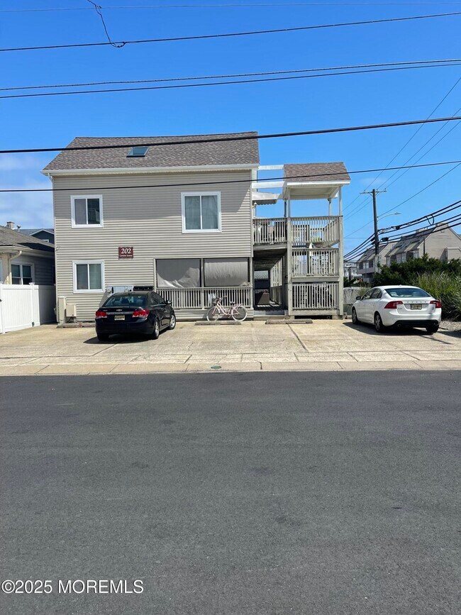 Building Photo - 202-06 Carteret Ave
