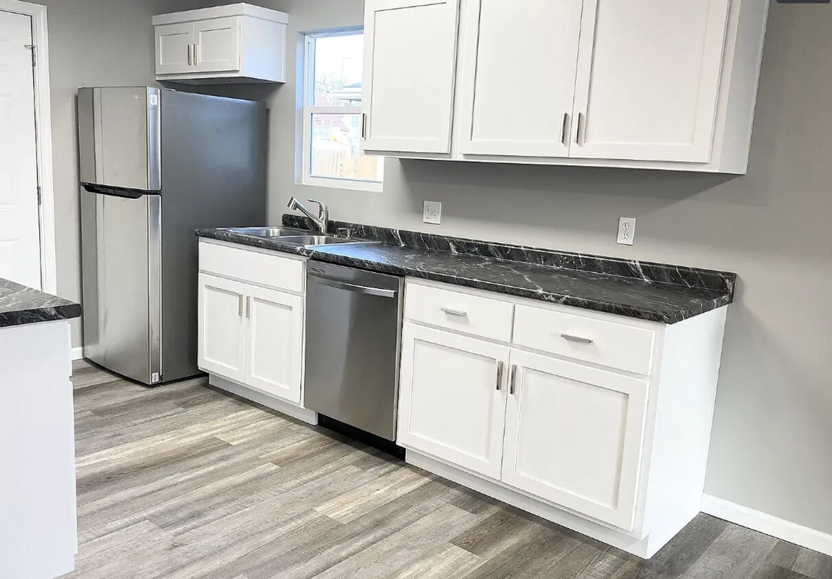 Primary Photo - Newly renovated adorable 3 bedroom house c...