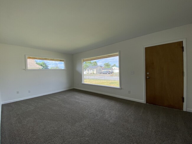 Building Photo - 1022 N Napa St