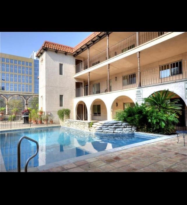 Building Photo - 505 W 7th St