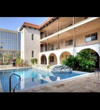 Building Photo - 505 W 7th St