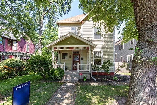 Building Photo - Gorgeous Victorian in the Old Northside!