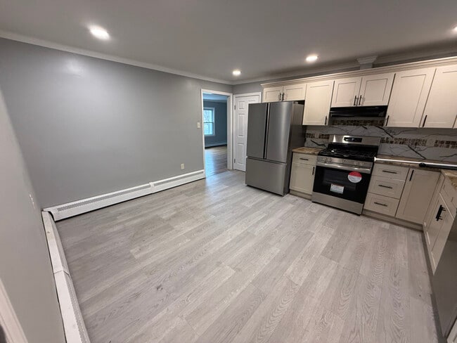 Building Photo - 859 NY-50