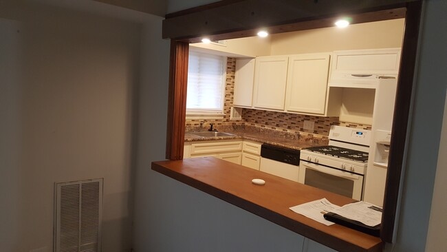 Foto del edificio - 11378 Cherry Hill Rd