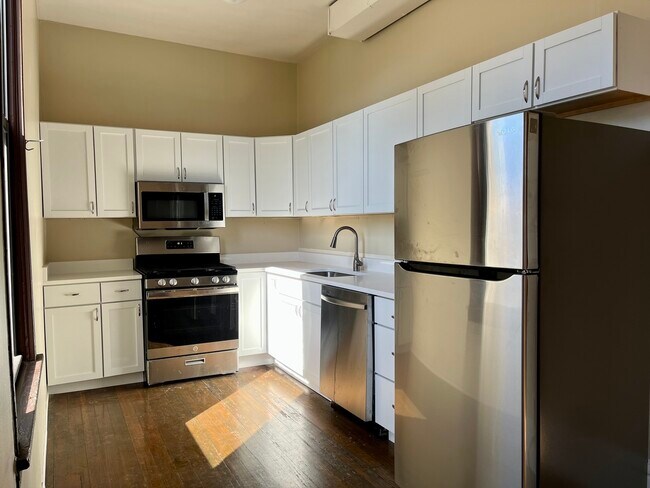 Foto del edificio - 3765 N Kenmore Ave