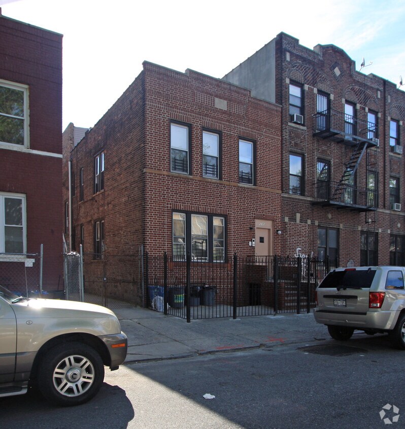 Building Photo - 535 Sheffield Ave