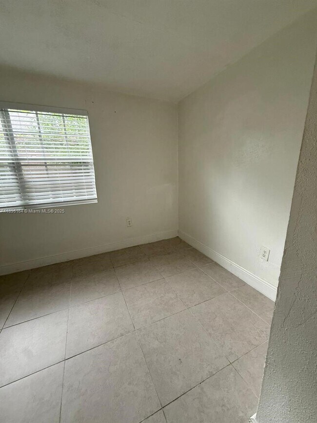 Foto del edificio - 2265 NW 100th St