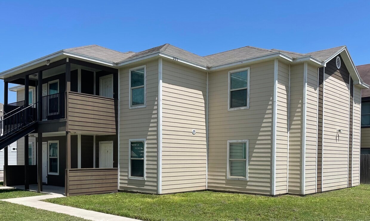 201 N Linares St, Alton, TX 78573 Rentals in Alton at 201 N Linares St