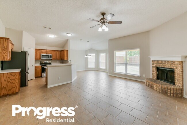 Building Photo - 605 Crestview Ct