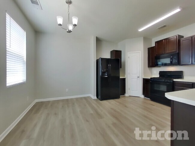 Foto del edificio - 531 Susie Creek Ln