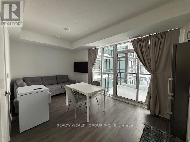 Photo principale - 681-681 Yonge St