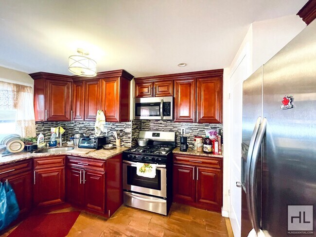 Building Photo - Single-Family 3 Bed 2 Bath HOUSE | 114th D...