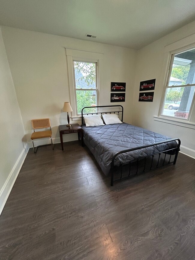 Building Photo - 1608 Columbia St