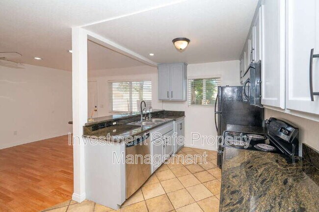 Foto del edificio - 9860 Dale Ave