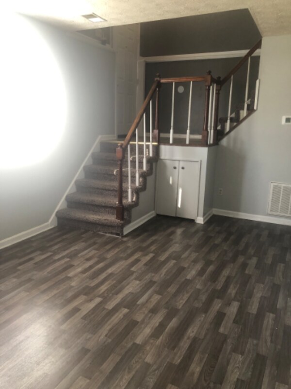 Building Photo - 1199 Tatesbrook Dr