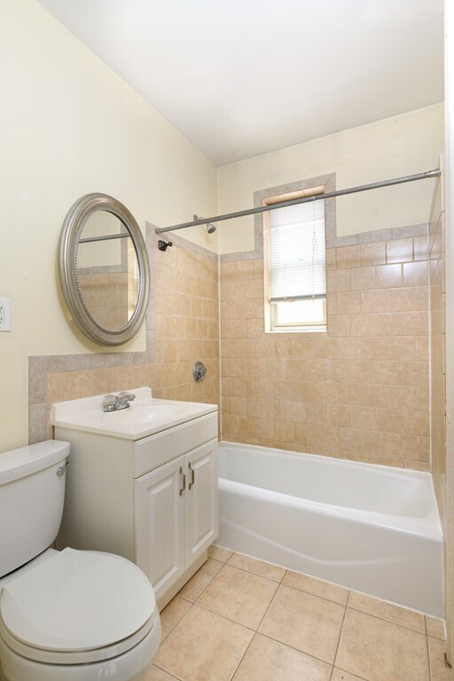 Building Photo - 473 Broadway-