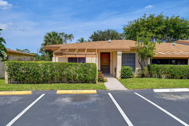 Building Photo - 13719 Date Palm Ct