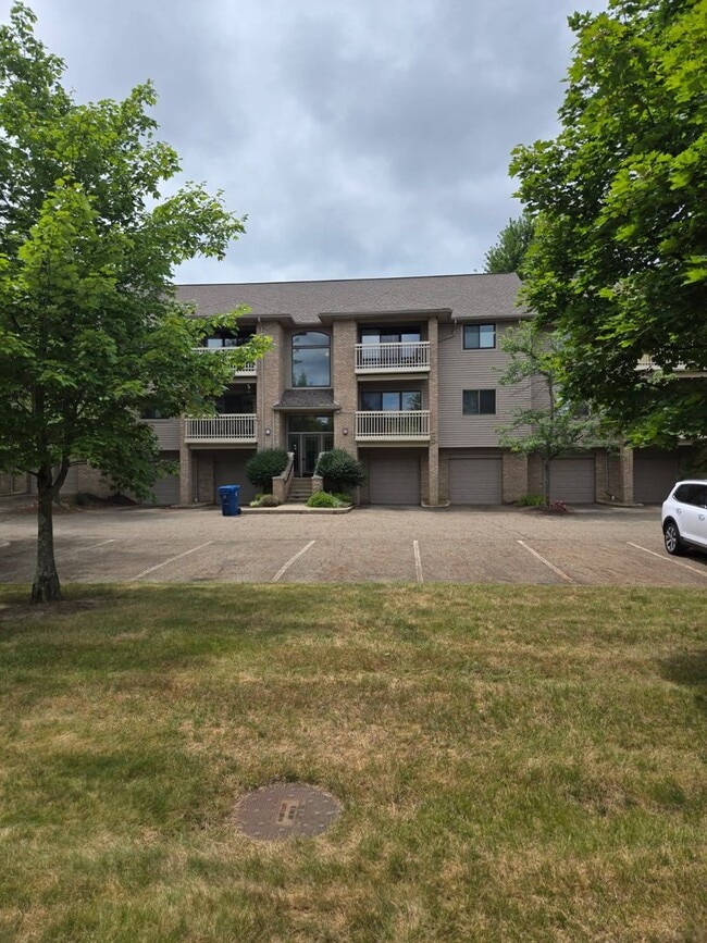 Building Photo - 3800 Rosemont Blvd