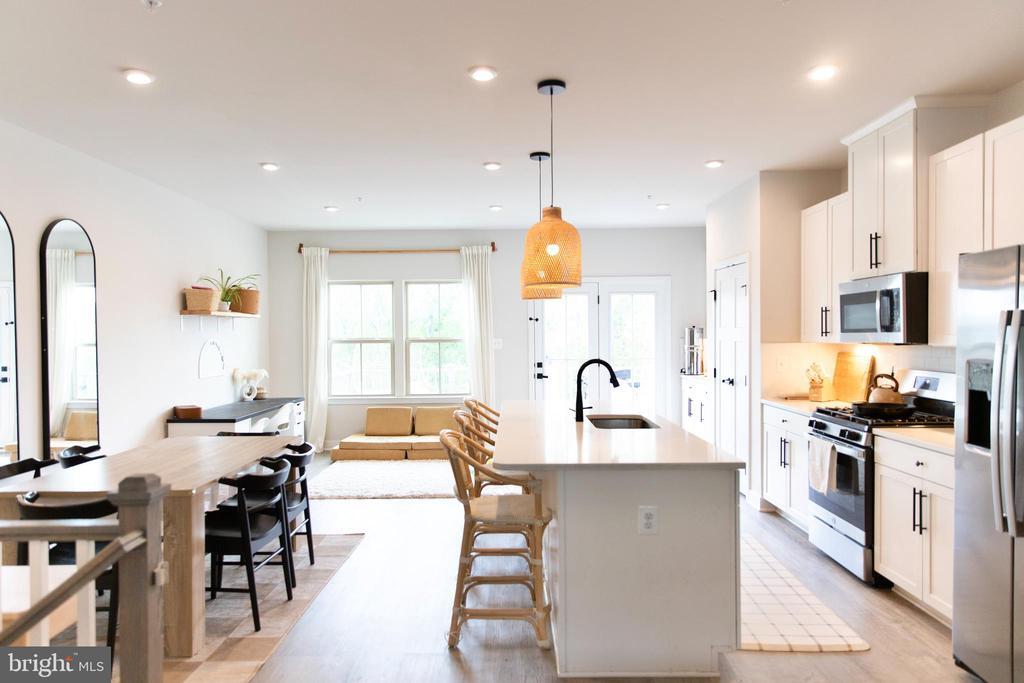 Foto principal - 6036 Goshawk St