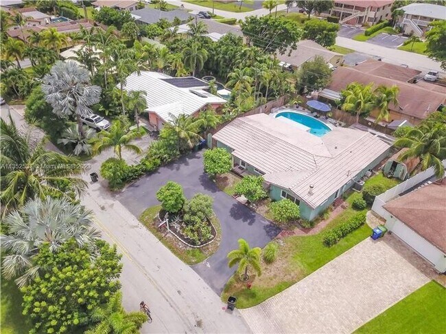 Foto del edificio - 1830 NE 56th Ct