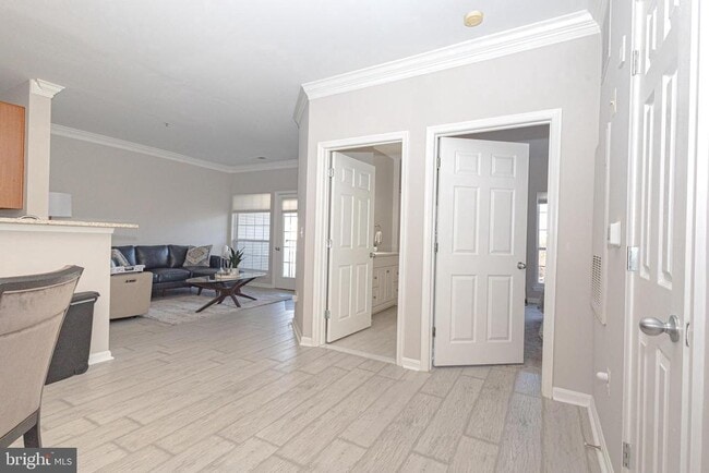 Building Photo - 4854 Eisenhower Ave