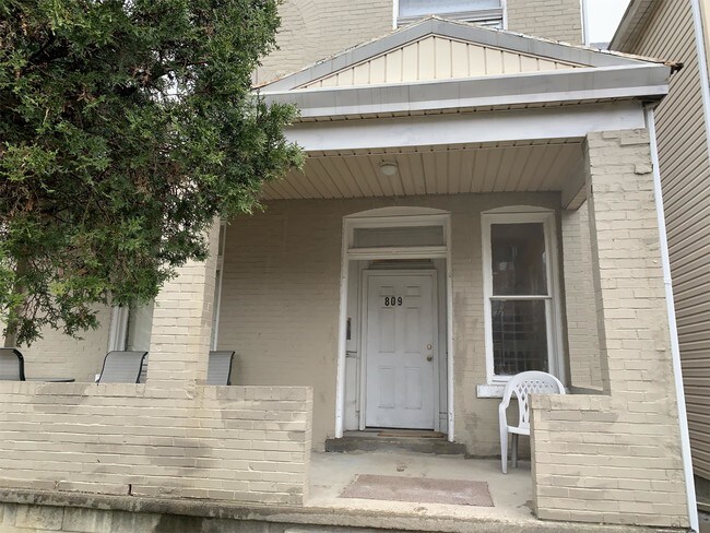 Building Photo - 809 Walnut St