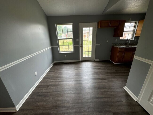 Building Photo - 144 Bigwood Ct