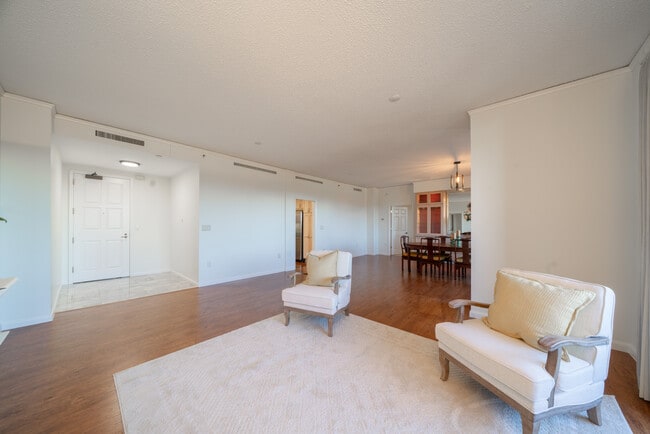 Foto del edificio - 1 Towers Park Ln