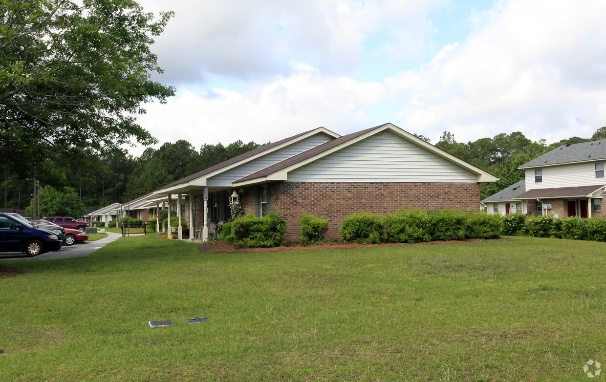 Building Photo - Willowpeg Village