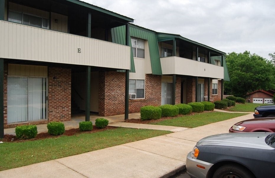Primary Photo - 103 Apache Dr