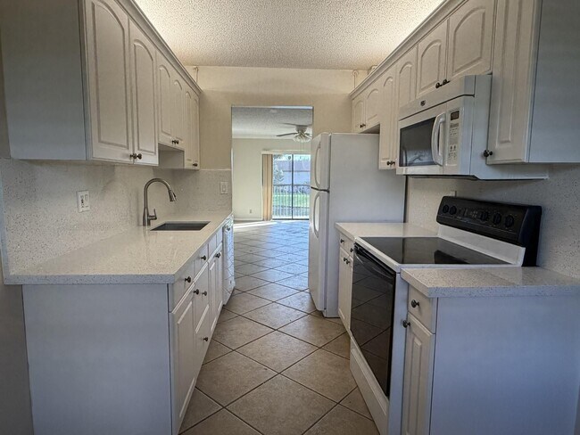 Building Photo - 9954 Nob Hill Ct